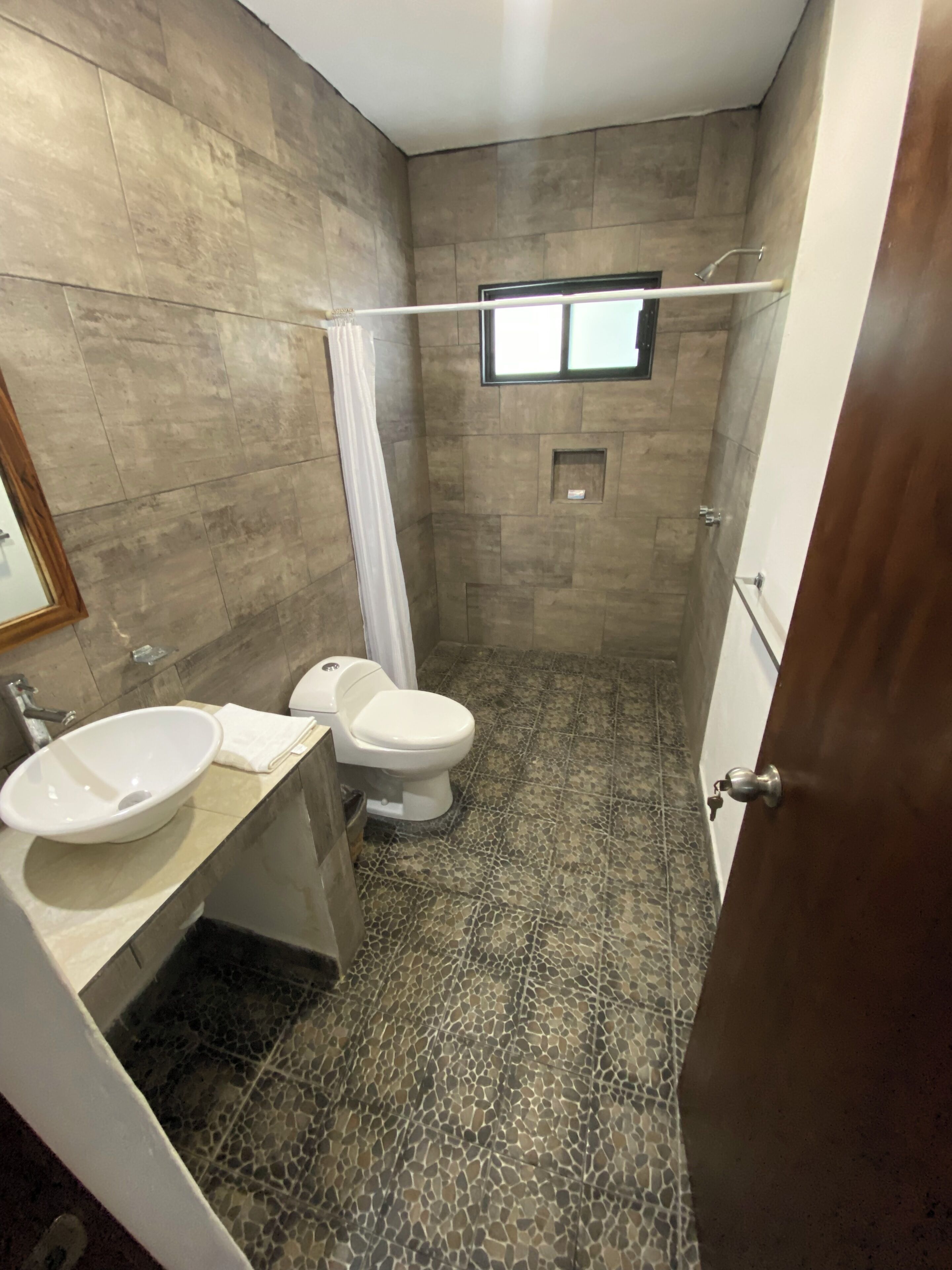 Suihku, pyyhkeet, saippua, vessapaperi