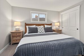 3 bedrooms, iron/ironing board, Internet, bed sheets