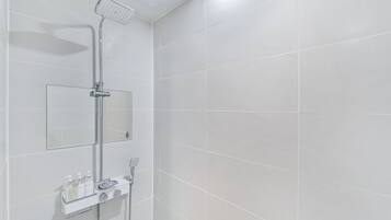 Rom – deluxe | Bad | Badekåper og tøfler