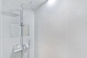 Deluxe Oda | Banyo | Bornoz, terlik 