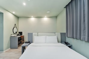 Luxury Room | Desk, soundproofing, free WiFi, bed sheets - Sloth Hotel Busan Seomyeon (Busan)