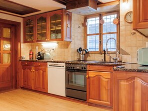 Réfrigérateur, micro-ondes, four, lave-vaisselle