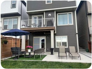 Terrace/patio - Newly Built Guesthouse Suite (Calgary)