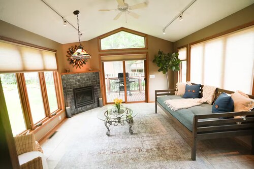 Spacious 4BR Family Home by NSC by Lux Life