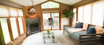 Spacious 4BR Family Home by NSC by Lux Life