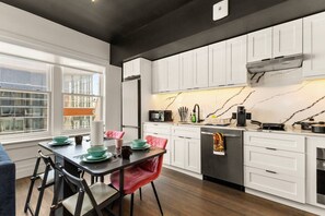 Coffee/tea maker, fridge, microwave, oven - Charming Historic Downtown Stay –Next to Riverwalk (San Antonio)