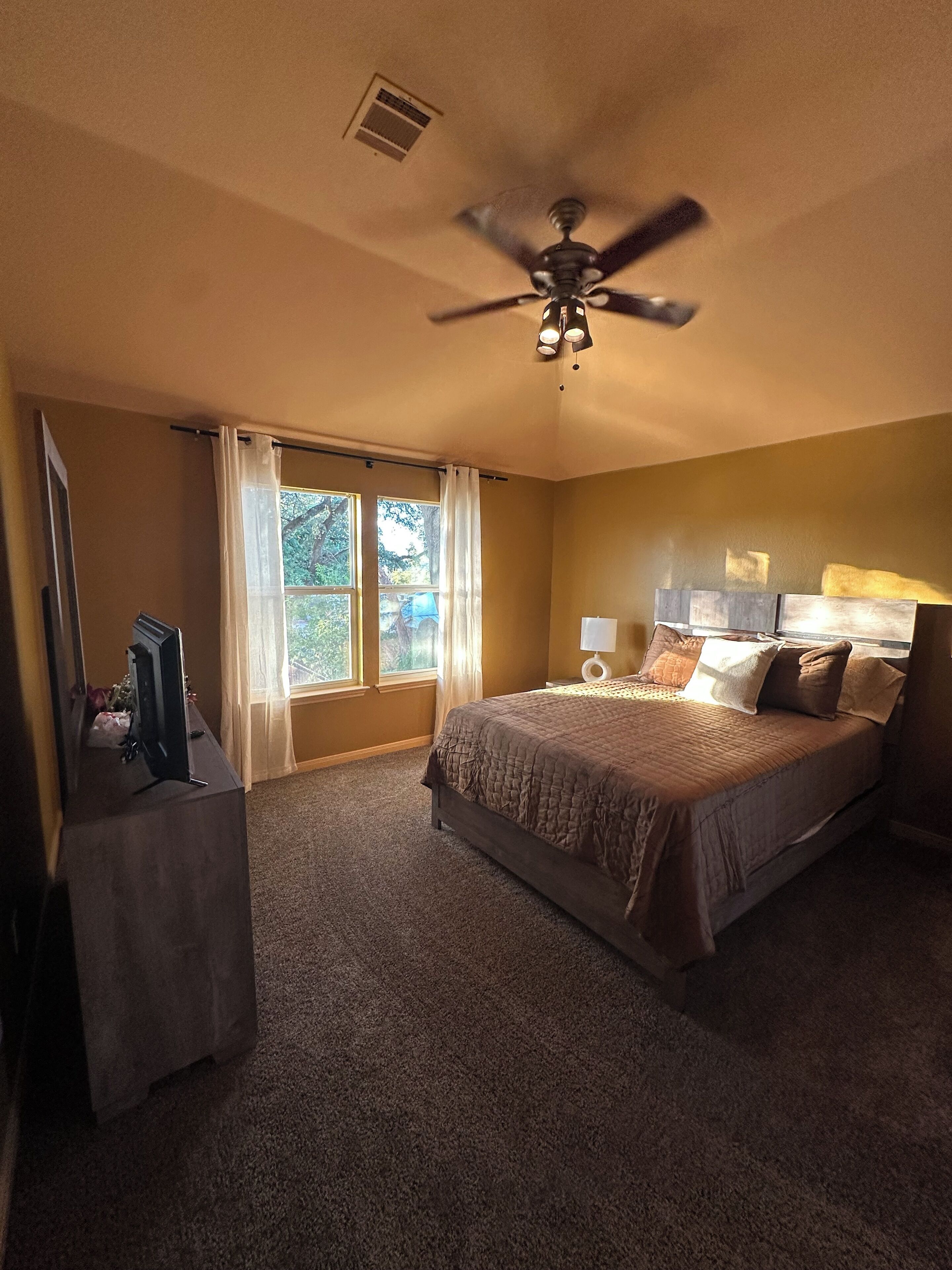 4 室のベッドルーム、WiFi、ベッドシーツ