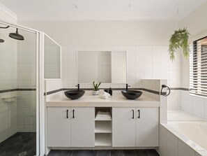 Shower, hair dryer, towels - Whisperwood | Private Pool | Family Friendly (Burnside)
