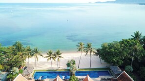 A resort with a pool, beach, and palm trees. - Tawantok Beach Villa 2 by Elite Havens (Lipa Noi)