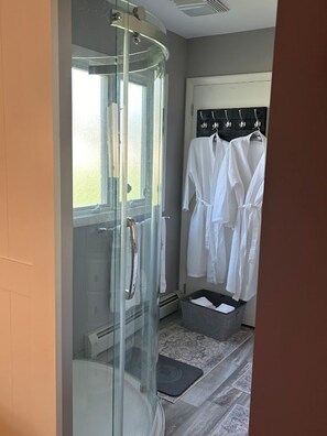 Shower, hair dryer, towels, soap - Luxury Riverfront Sanctuary (Stanwood)