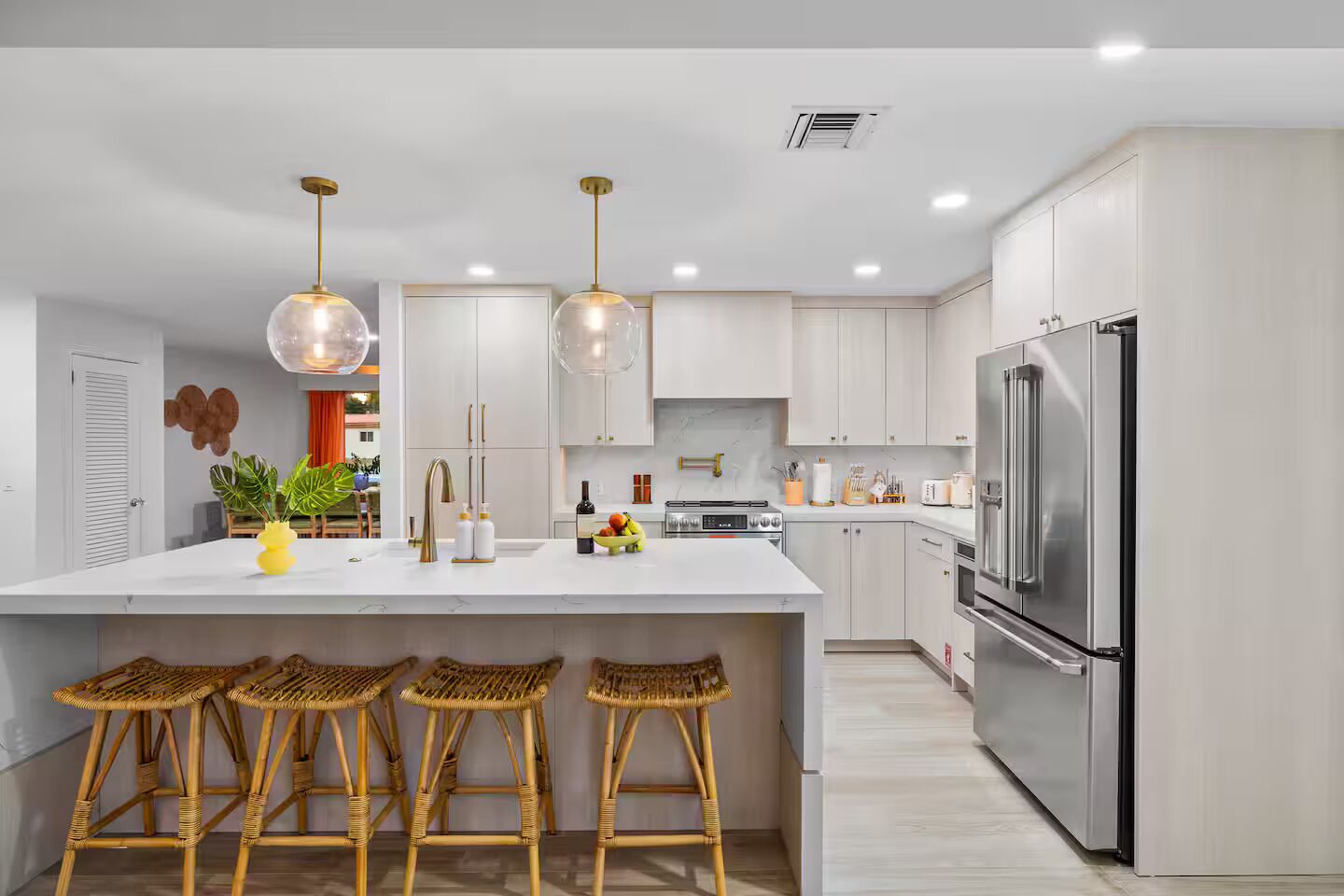 冰箱、微波炉、烤箱、炉灶