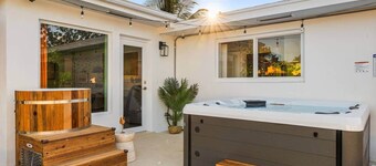 Wellness Retreat at WPB - HotTub | Sauna | ColdPlunge | Golf