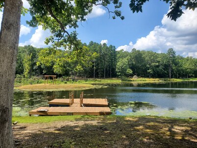Peaceful 3-bedroom lodge that sleeps up to 10 on a private lake.