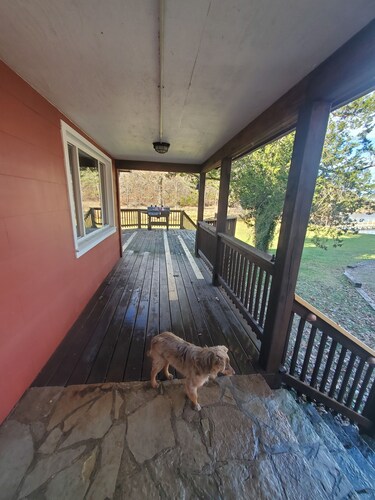 Peaceful 3-bedroom lodge that sleeps up to 10 on a private lake.