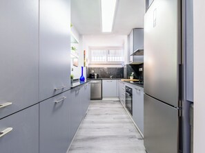 Fridge, microwave, oven, dishwasher - Del Sol by Interhome (Salou)