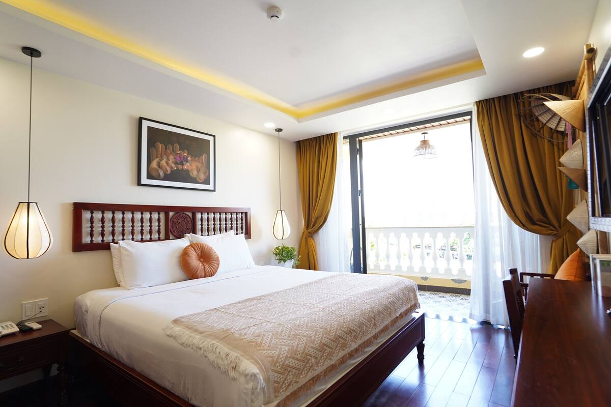 Superior Room, City View | Desk, laptop workspace, blackout drapes, iron/ironing board