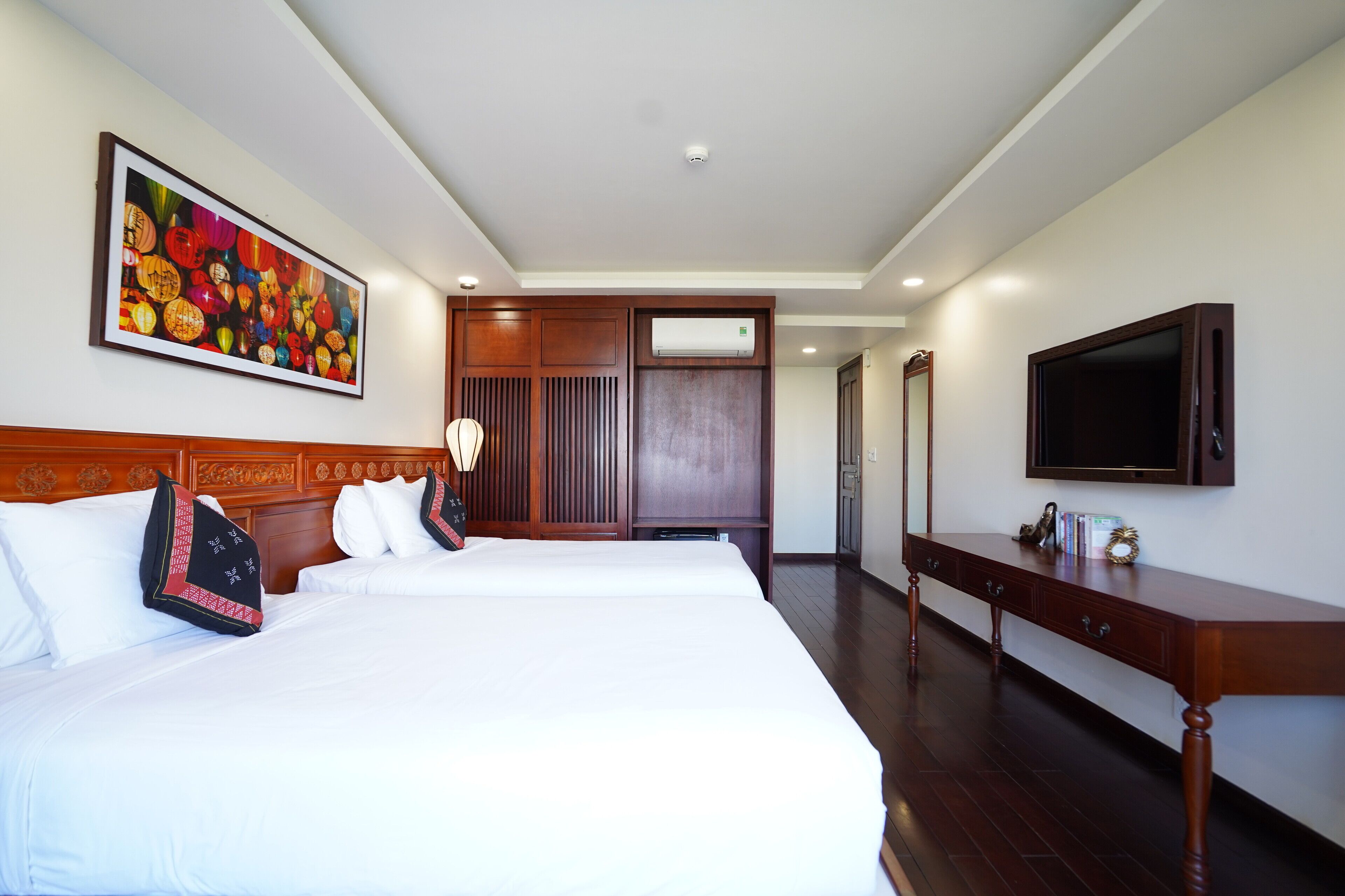 Quarto duplo luxo, vista para o rio (with) | Frigobar, escrivaninha, espaço de trabalho para notebook