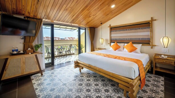 A bedroom with a large bed, wooden ceiling, and a view of the outside. - Virgo Villa Que Hoi An (Hoi An)
