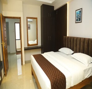 Egyptian cotton sheets, premium bedding, free WiFi