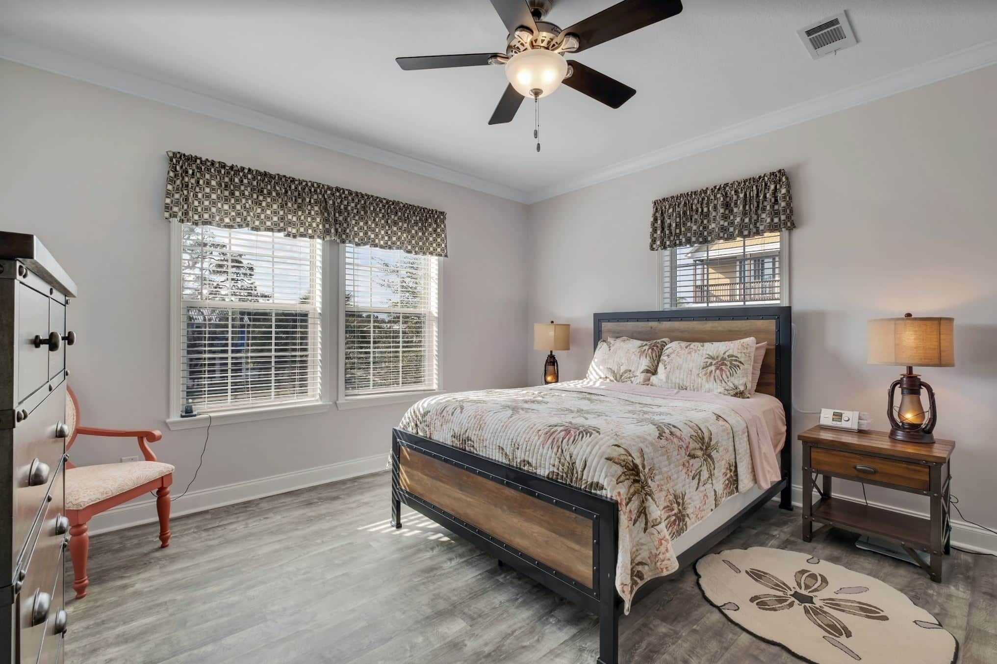 3 chambres, fer et planche à repasser, Wi-Fi, draps fournis