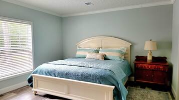 3 bedrooms, iron/ironing board, WiFi, bed sheets