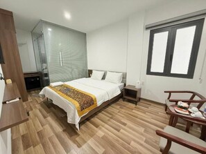 تجهيزات عازلة للصوت ومكواة/لوح كي وواي فاي مجانًا