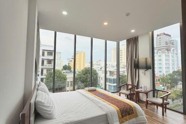 Soundproofing, iron/ironing board, free WiFi