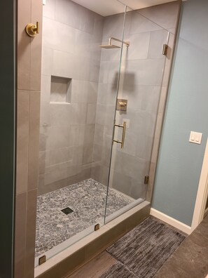 Hair dryer, towels, soap, toilet paper - Cozy and serene 1-bedroom apartment over garage in terrific Atascadero (Atascadero)