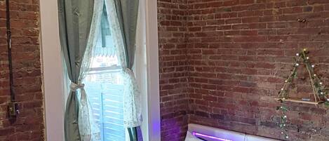 1 bedroom, internet, bed sheets