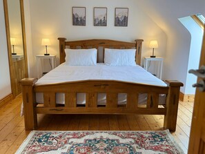 7 bedrooms, desk, iron/ironing board, free WiFi - Welcome to Oakbrook a serene country escape (Camolin)