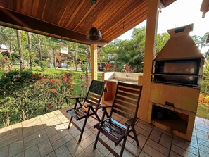 Terrace/patio - House in the wonderful Pauba Condominium, a small village. (São Sebastião)