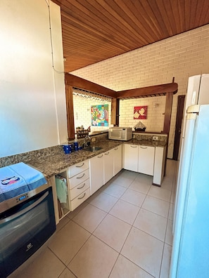 微波炉、炉灶、搅拌机、龙虾锅