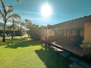 المنطقة المحيطة بالمنشأة