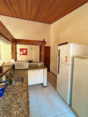 ميكروويف، موقد طهي مسطح، خلاط، مصيدة للكركند