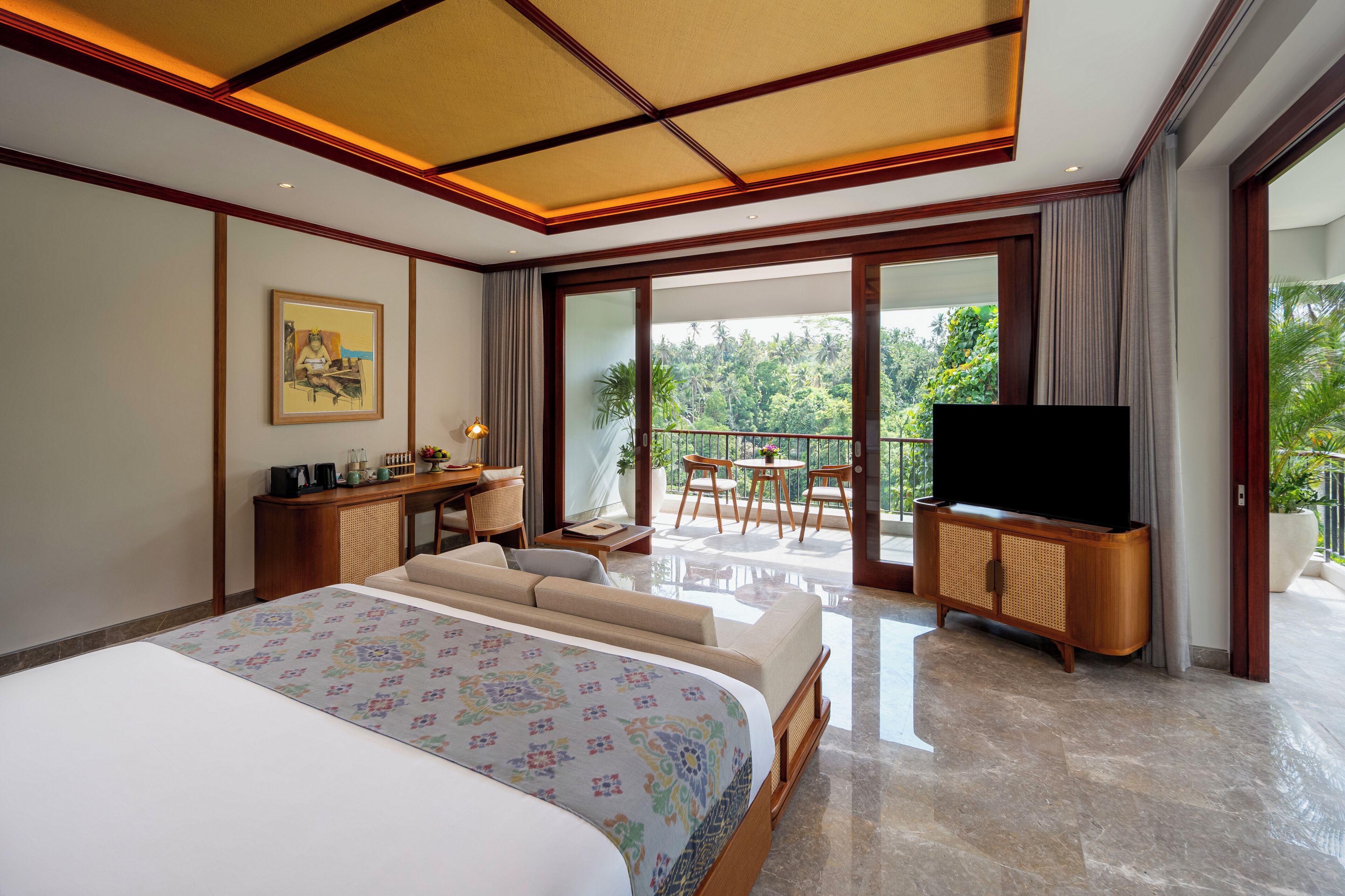 Adiwana Corner Suite Jungle View | Isi minibar gratis, brankas, meja kerja, dan tempat tidur bayi gratis