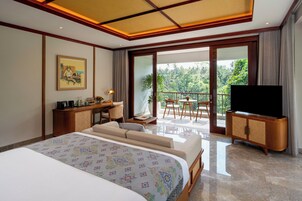 Adiwana Corner Suite | Free minibar items, in-room safe, desk, free cribs/infant beds