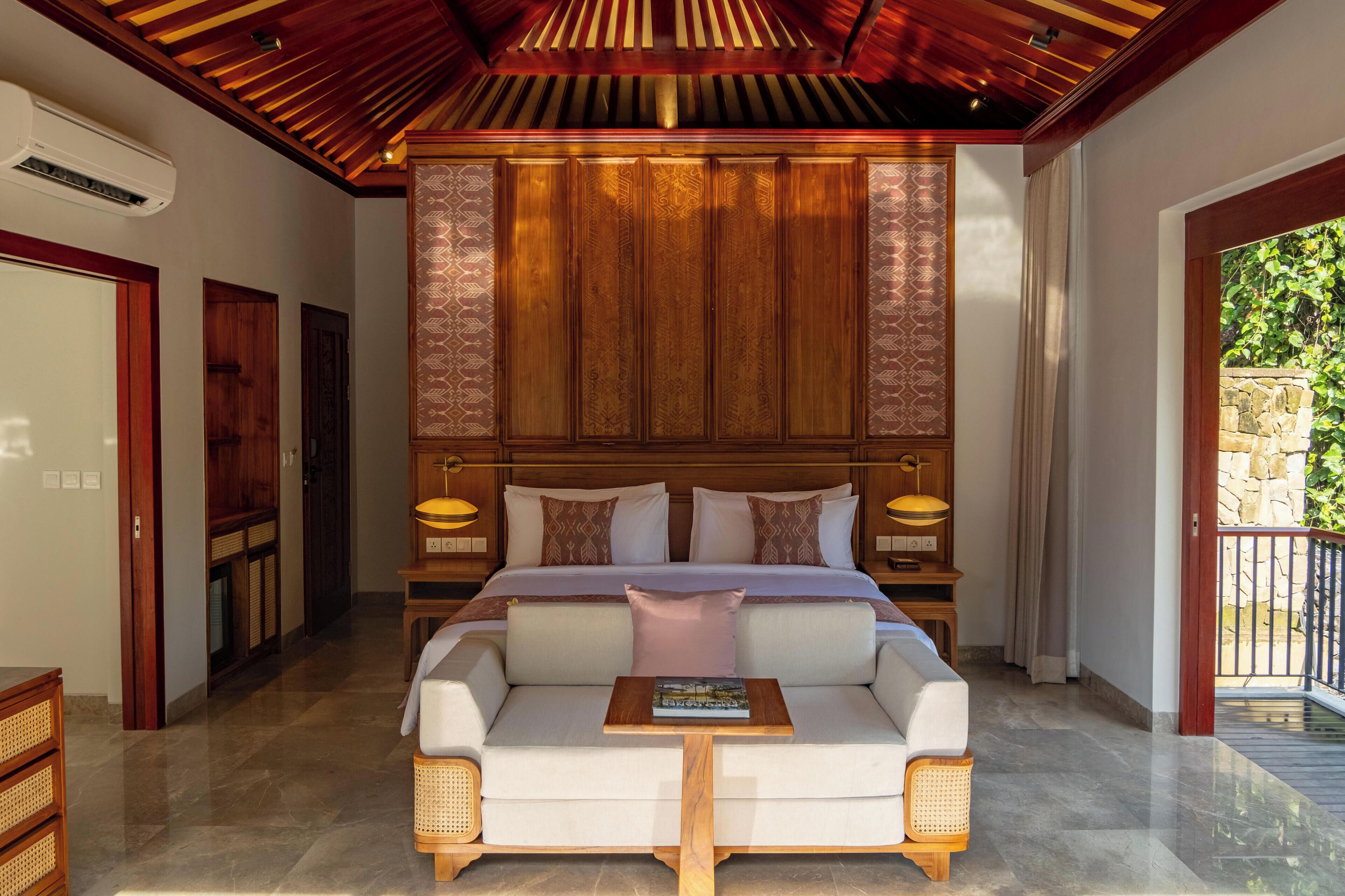 Villa ejecutiva, 1 habitación, vistas al jardín | Minibar (con algunos artículos gratuitos), caja fuerte, escritorio