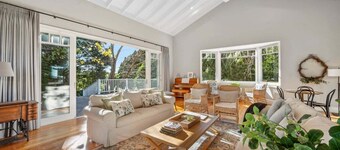 Prior Lodge Katoomba - Spacious & Stylish Retreat