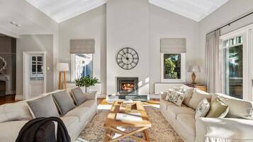 Kamin, Tischtennisplatte