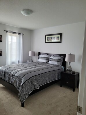 4 chambres, fer et planche à repasser, Wi-Fi, literie fournie