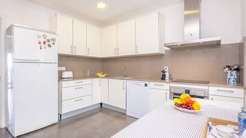 Réfrigérateur, four, plaque de cuisson, lave-vaisselle