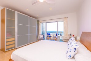 2 bedrooms, iron/ironing board, free WiFi, bed sheets - TUGORES SIMÓ 2º A - Charming apartment on the beachfront in Can Picafort – Free Wi-Fi (Muro)