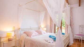 Een strijkplank/strijkijzer, gratis wifi, beddengoed