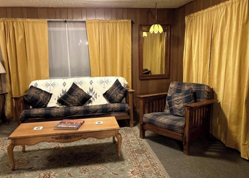 Sweetheart Ranch : Pet-Friendly Historic Farmhouse with Mountain Views