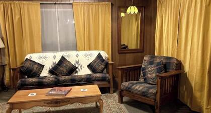 Sweetheart Ranch : Pet-Friendly Historic Farmhouse with Mountain Views