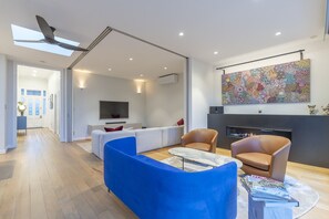 Living Room - Ponsonby Maison I 3BR & Parking (Auckland City)