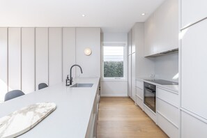Private kitchen - Ponsonby Maison I 3BR & Parking (Auckland City)