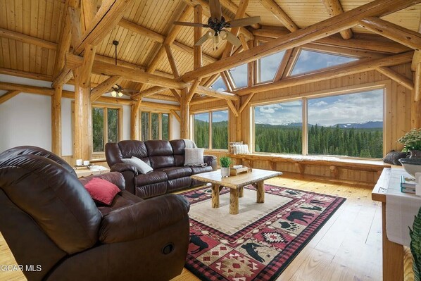 TV, fireplace, DVD player, video library - Log home in the forest - incredible view of peaks to the south - private & cozy! (Fraser)