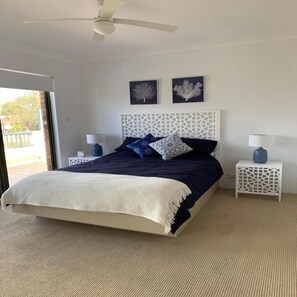 Iron/ironing board, free WiFi, bed sheets - Beautiful Tranquil Getaway With Sauna & Spa Bath (hawks nest)