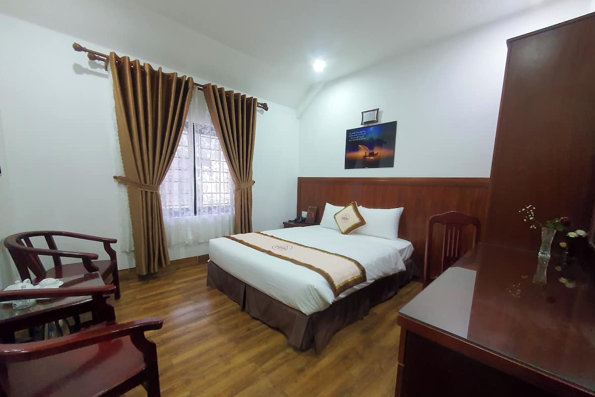 Standard Room | Premium bedding, desk, laptop workspace, blackout drapes